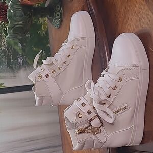 New in box! Catch a Break 38 Womens 7.5 high top sneaker shoes white studs